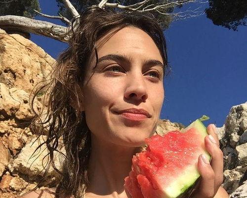 娱乐圈吃瓜日常,揭秘明星们的幕后故事与八卦传闻  第3张